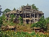Bafoussam-Dschang road: mega-house
