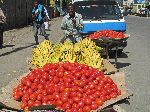 Street vendors in Piasa with tomatoes and bananas