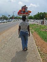 Ghana: Accra: head-carrying seller