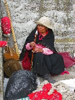 Ecuador, Salasaca: Woman spinning wool yarn
