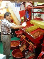 Pepper grinding shop, Namdaemun Market, Seoul