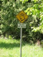 Skidding bicycle caution sign