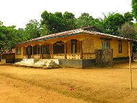 Lungi, house / residencial building