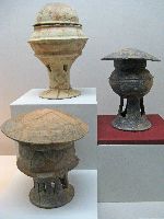 Pottery and pottery stand, Buyeo National Museum, Korea