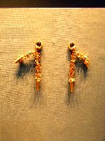 Gold earrings, Gongju National Museum, Korea